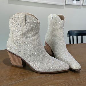 Betsy Johnson booties LIKE NEW